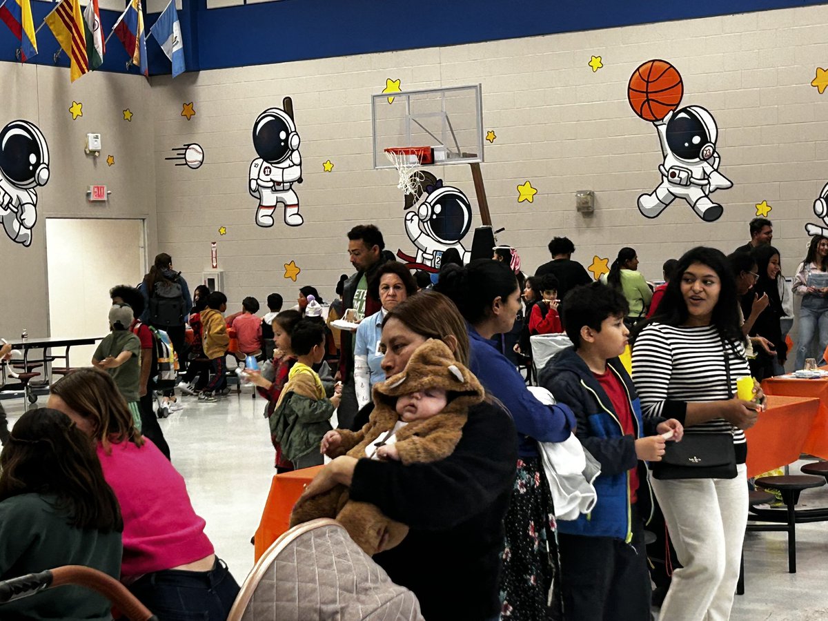 rhondawash_HISD's tweet photo. Rodriguez Elementary parents and students had a blast at the Houston Children’s Museum Fun Shop! Engaging hands-on activities learning, making unforgettable memories together. Thank you to everyone who participated in this amazing experience! #RodriguezElementary https://t.co/BZ2XVyxrvR