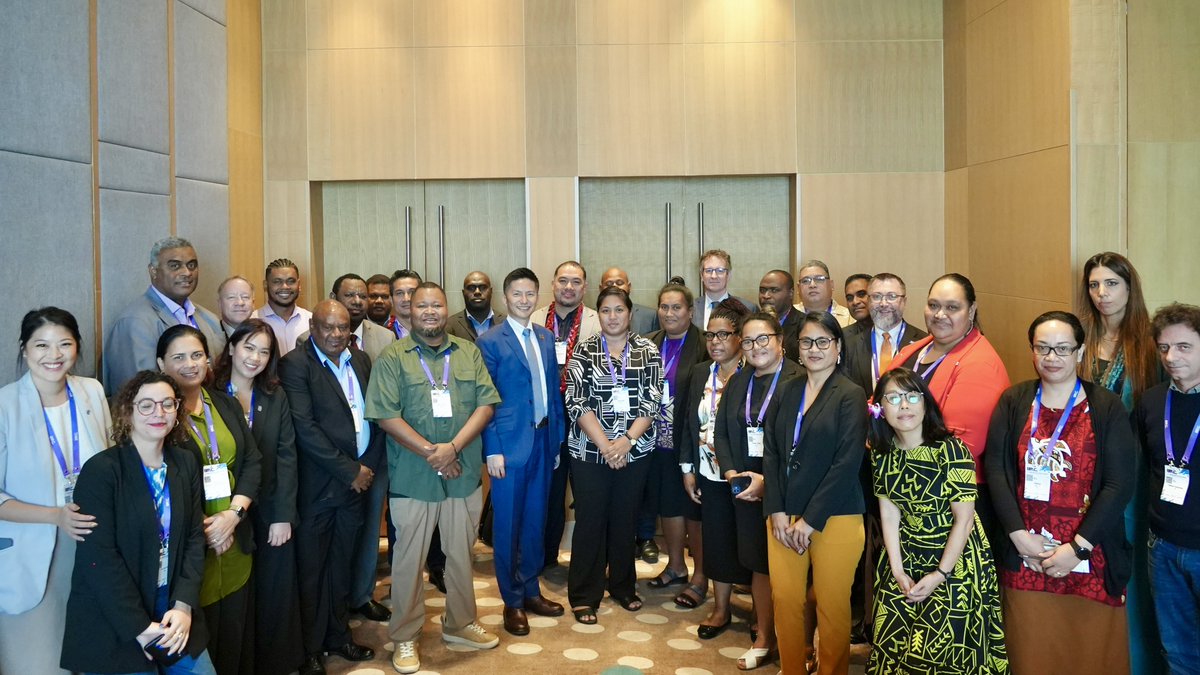 iori_IOM's tweet photo. Glad to re-connect with the #Pacific #SIDS👍🏻
Inspired to meet with 12 Pacific #SIDS & #PIDC delegates at #BMIC7 in Bangkok, discussing 🇺🇳@UNmigration #IOM support for secure & seamless #BorderManagement, legal identity, ePassport, #RISP, labor #mobility, #climate change & more! https://t.co/GM92lBzxSF
