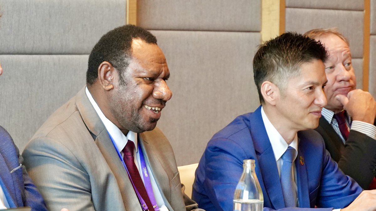 iori_IOM's tweet photo. Glad to re-connect with the #Pacific #SIDS👍🏻
Inspired to meet with 12 Pacific #SIDS & #PIDC delegates at #BMIC7 in Bangkok, discussing 🇺🇳@UNmigration #IOM support for secure & seamless #BorderManagement, legal identity, ePassport, #RISP, labor #mobility, #climate change & more! https://t.co/GM92lBzxSF