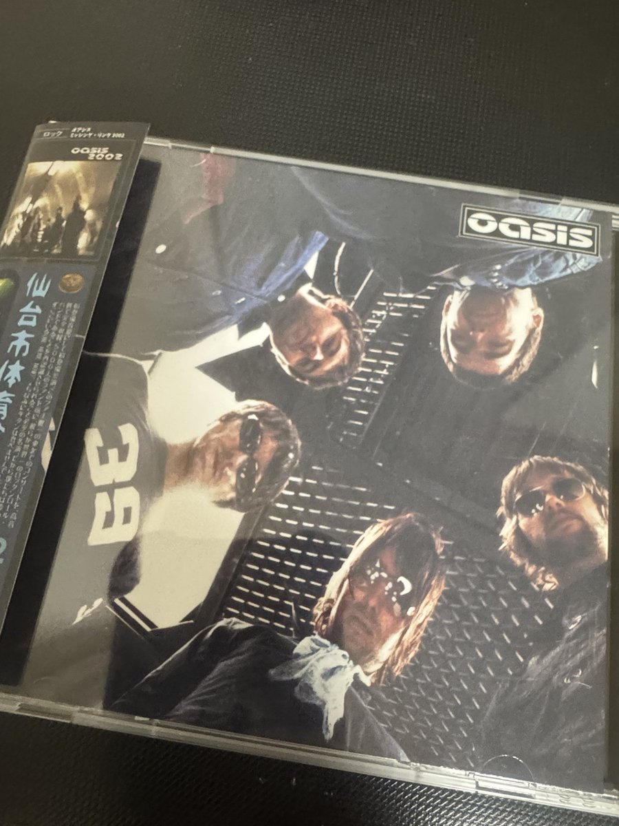 BAYSWATERさんのMissing Link
私にとっては田舎から都会へとはじめてひとりで行った思い出や、公演が終わった後の耳鳴りや、その時に出会った人々との会話や、憧れの人達がこんなにも近くにいるんだと感じる瞬間や｡｡｡
とどのつまりは、これを聴いてあの時がありありと思い出されて心が震えるのです