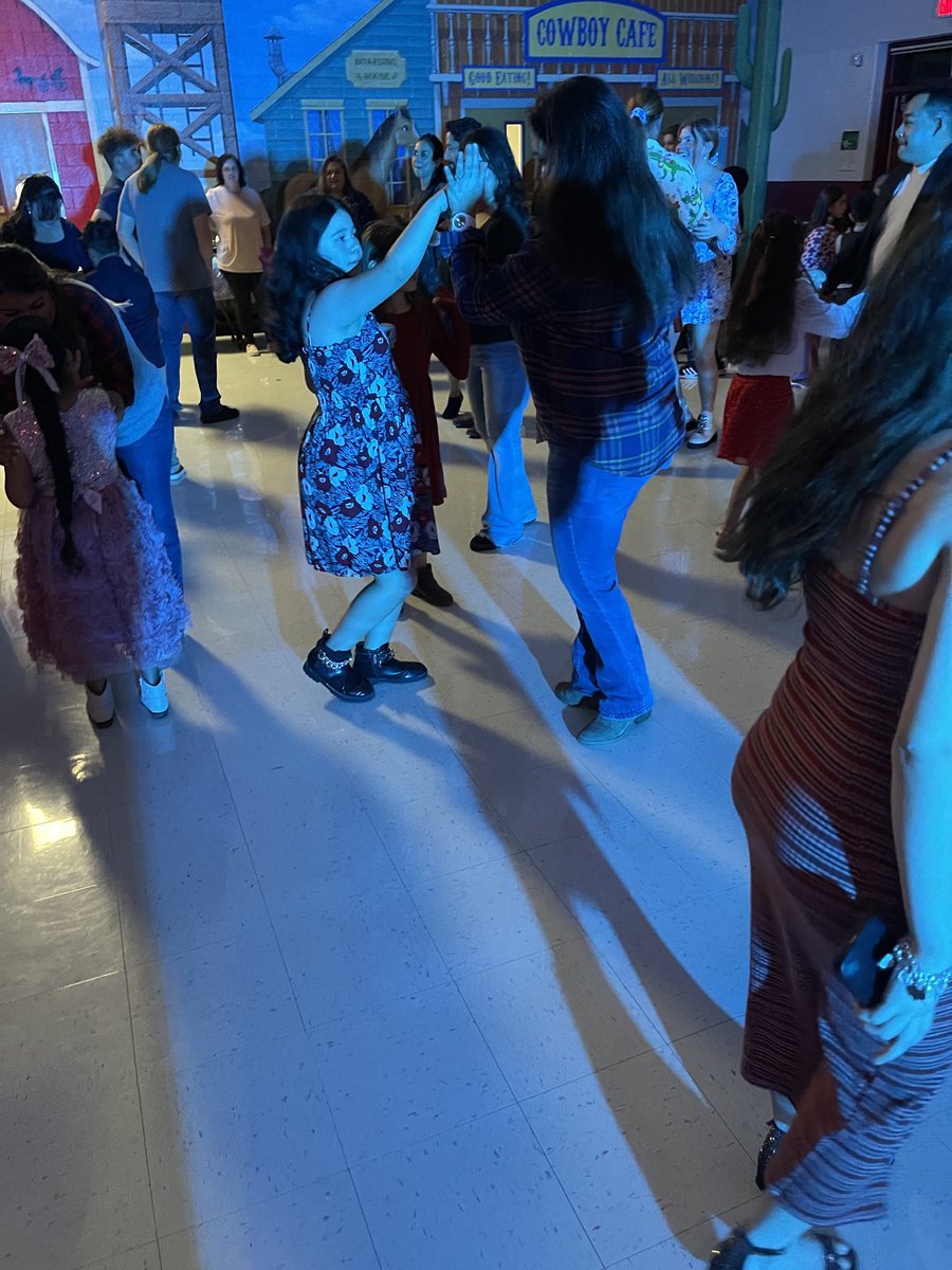 Had a wonderful evening at our Winter Wonderland Family Dance! 🪩❄️☃️⁦Thank you to our Carson Families for spending the evening with us. <a href="/NISDCarson/">Carson Elementary</a>⁩ ⁦<a href="/KimberlyMcClin1/">Kimberly McClintic</a>⁩