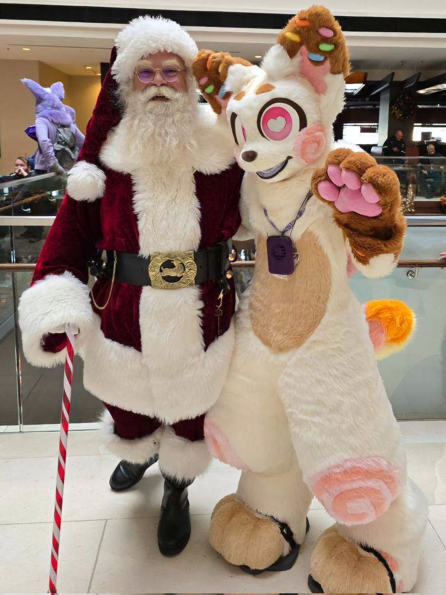 foxopfurs's tweet image. happy #FursuitFriday ! expect more holdiay photos in the future >:3