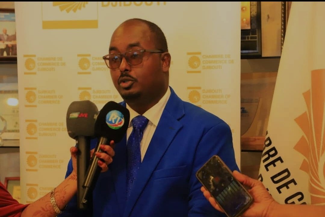 wicheki's tweet photo. Nouvelle responsabilité a assumé avec passion , détermination et engagement a entamer pour cette nouvelle année qui arrive . 1er Secrétaire Général de la Chambre de commerce de Djibouti . Merci au tout puissant Allah , Merci a la vision d'ismail Omar et au leadership de Y. M.D. https://t.co/NcERQVbuxY