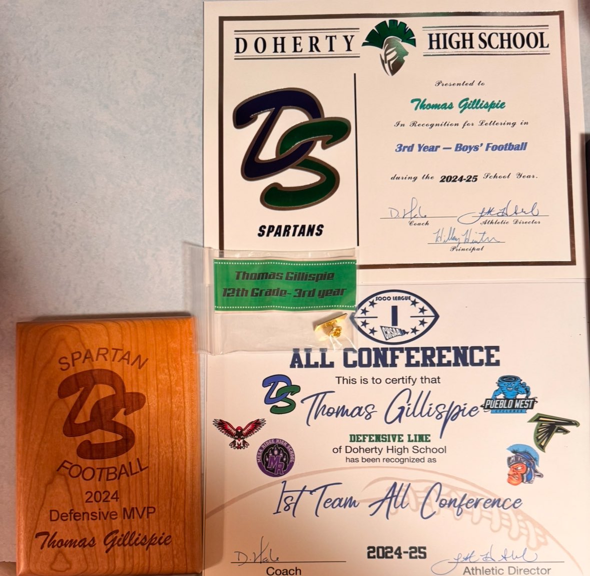 First team all conference D end in one of the best 4a leagues, Team defensive mvp, 3rd year letter earner, 60+ tackles 5 sacks, 1 forced fumble. I’m greatful for my highschool experience, teammates, and coaches that made me the player I am today. @DHS_SpartanFB