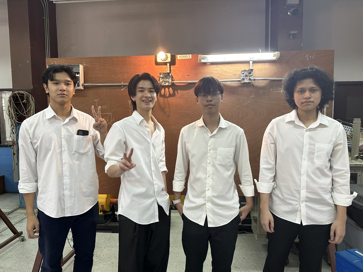 ถ่ายรูปส่งงานอาจารย์ครับ #THAIchayanon