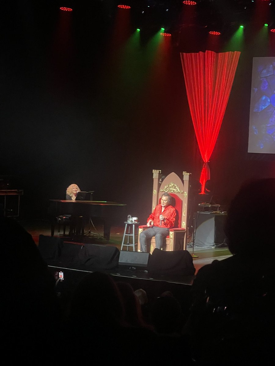 NightRoamers's tweet image. Engelbert at Foxwoods tonight.   Loved it.  #engelbert #engelberthumperdinck #foxwoods #greatcedar  #howiloveyou #lastwaltztour #winterworldoflove