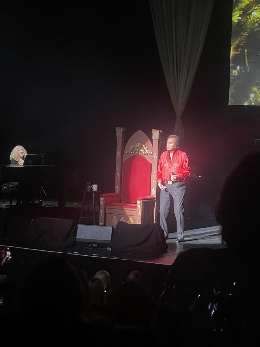 NightRoamers's tweet image. Engelbert at Foxwoods tonight.   Loved it.  #engelbert #engelberthumperdinck #foxwoods #greatcedar  #howiloveyou #lastwaltztour #winterworldoflove