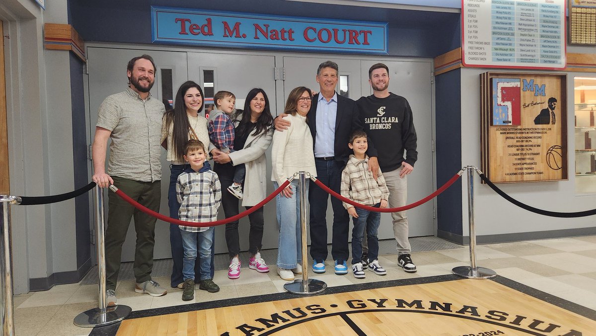 TheDailyNailon's tweet photo. BILL BAKAMUS GYMNASIUM — There's a new name for the building that surrounds Ted M. Natt Court and now it's time for the Mark Morris and Kelso boys to christen this basketball band box.
Let's rock and roll! https://t.co/sPUZU0uf9R