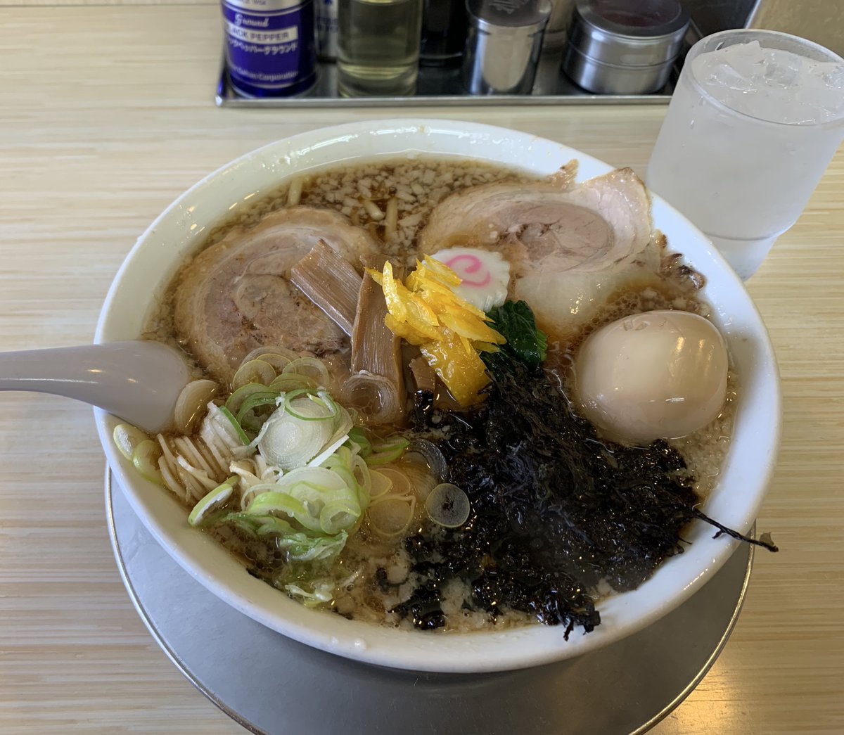 tanu_kou's tweet photo. 今日の昼飯、潤の中華そば(卵・ネギ柚増し)。

相変わらずの美味しさ　^_^

ごちそうさまでした♪ https://t.co/DtJqMYuavc