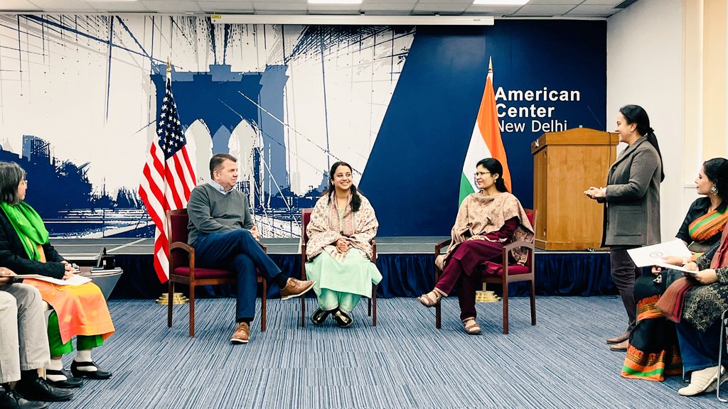 AkankshaKumar03's tweet photo. 🌈TESOL Felicitation Ceremony at the American Centre🎊🎉 An honour to receive the Certificate from the Worthy DE, Ms. Veditha Reddy, IAS and Addl. DE/DIR (SCERT), Dr. Rita Sharma😇🤞🏻🧿🥳
#celebration
#achievement
#merriment
#amazingday
@TESOL_Assn
@Dir_Education
@SCERT2021 https://t.co/eBx3EjNwPR