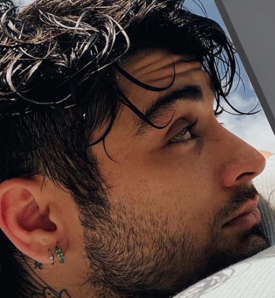 haileenated's tweet image. zayn looks absolutely beautiful in here omg