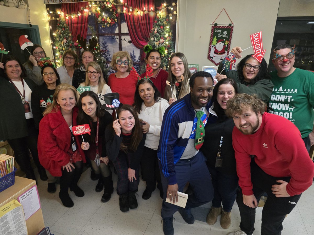 stthomasmore19's tweet photo. We ended our day filled with Reindeer Games and Christmas Cheer๐๐ถ๐
#stmfam https://t.co/lpyvbc8x14