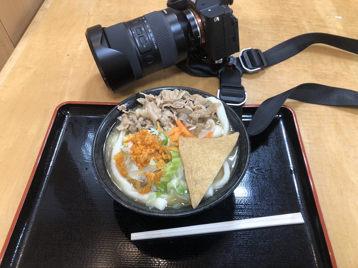そういえば、富士山駅のキュースタ地下の吉田のうどん、フードコートのレベルを超えた美味さだった！
吉田のうどんの中でもかなり太麺な部類？
雑な写真でアレだけどw