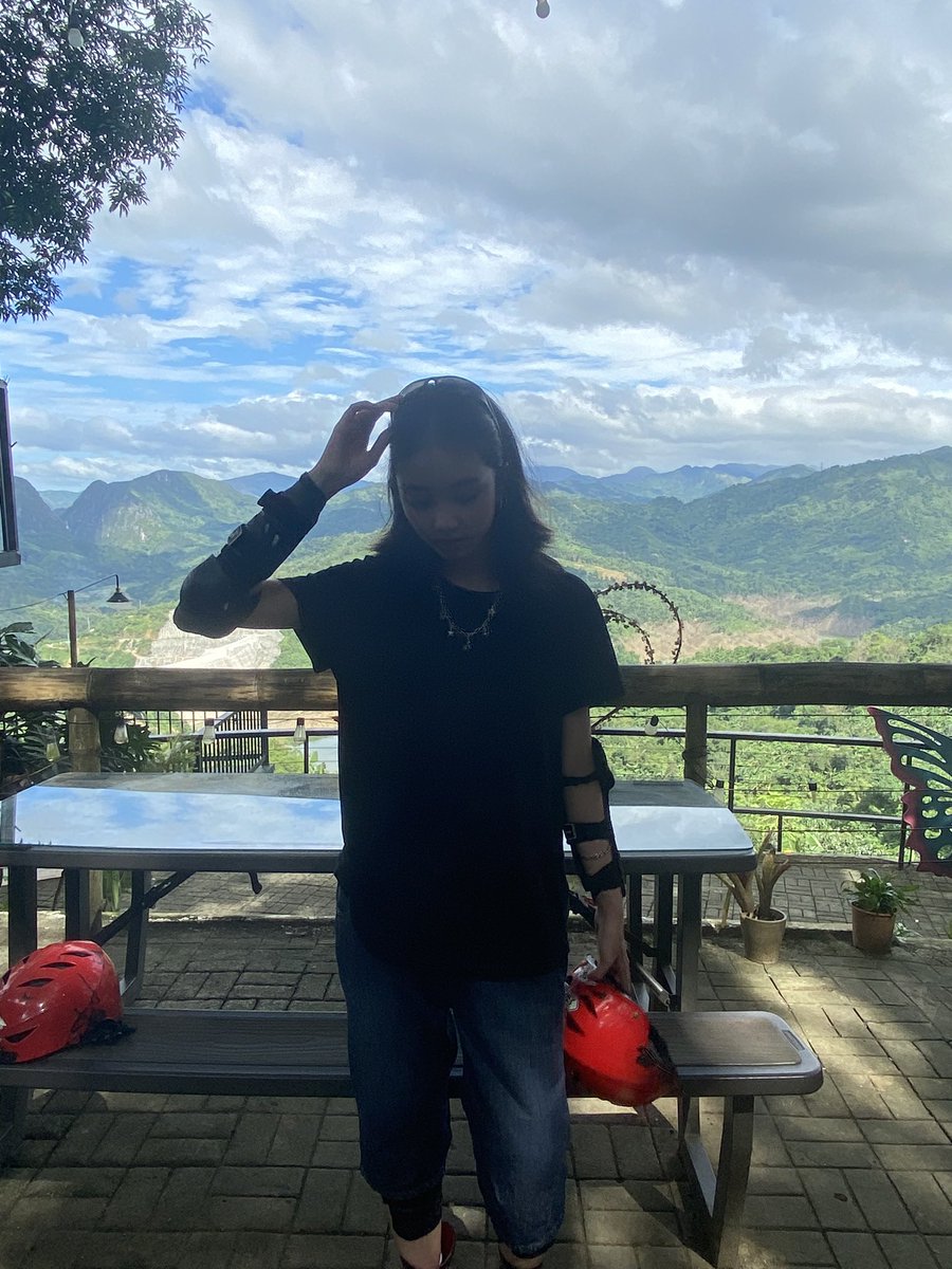 reinadava's tweet photo. atv so so fun ! :p https://t.co/JceH3brFsV