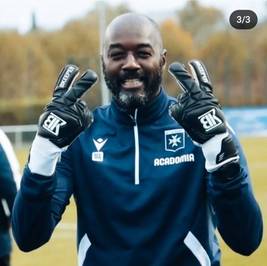 BkeeperSport's tweet photo. Team #bkeeper 

#gloves #pros #Luxembourg #gardiens https://t.co/4FWN8I86OD