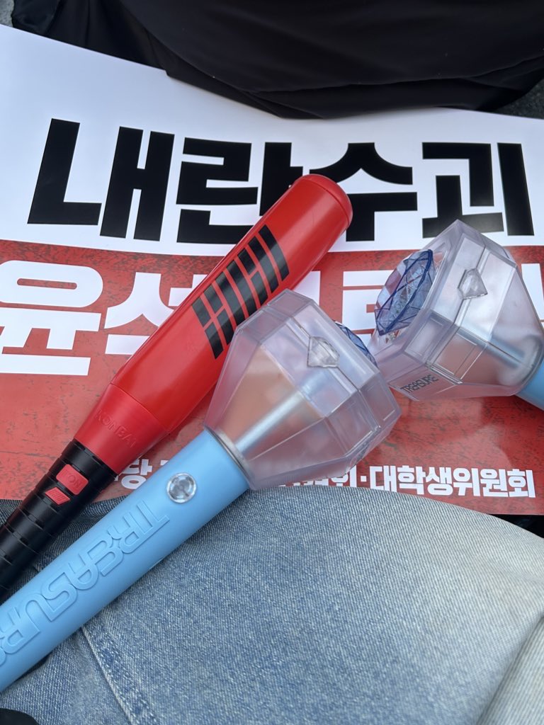 mylover__2's tweet photo. 부산 집회 다녀왔습니당 https://t.co/fMmTv2YW8P
