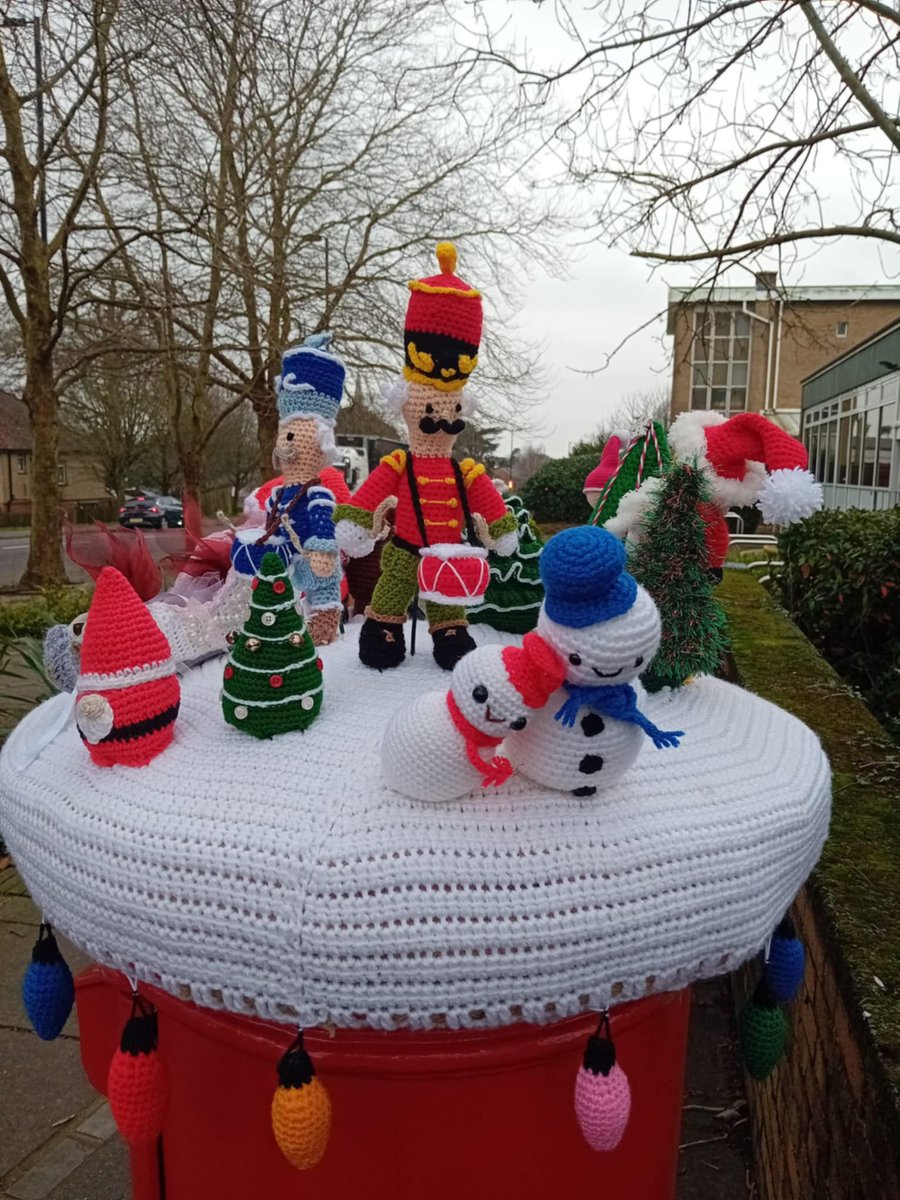 JessMaryTaylor's tweet photo. Bitterne, Southampton - created by my mum, Grandma, and the ladies at the libraries knit and knatter group 📮🩷🎄  #PostboxSaturday https://t.co/4MgX9hgxXx