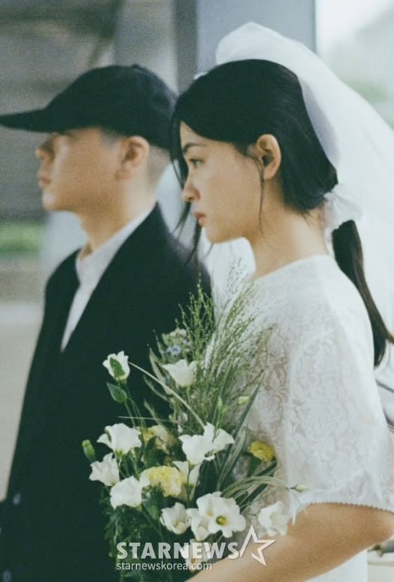 gangschiele_'s tweet photo. รูปพรีเวดดิ้งของโอฮยอก กับคุณฮวังจีมินน่ารักมาก 🫠🫠 เจ้าสาวสวยมากจริงๆๆ https://t.co/YuN3S1cLY5