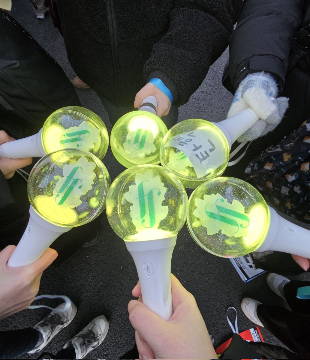 gurumidang4's tweet image. 오늘 탄핵 가결 기념하는 숲별들!!!