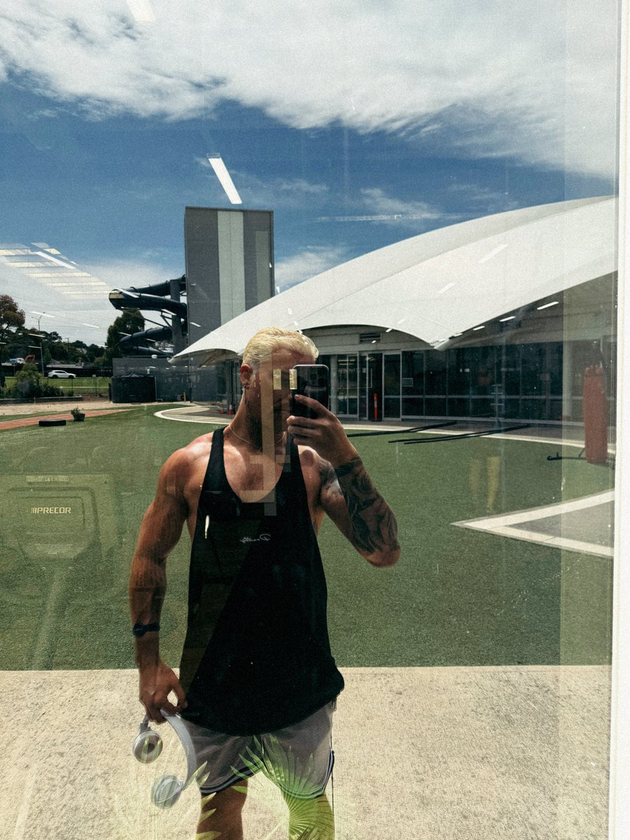 Is it weird that I'm considering getting a mail box at this gym 🤣