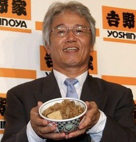 Ptaro_chan's tweet photo. 「勝つまでやる、だから勝つ！」 福岡からひとり上京した青年は、20年後、上場企業の社長にまで登り詰めた

ミスター牛丼と呼ばれた男、安部修仁

2003年クリスマスイブに起きたBSE問題で会社が窮地に陥いる中、この男の力強い信念と決断が会社の命運を左右することとなる

↓　↓　↓ https://t.co/Wvy1OSprQt