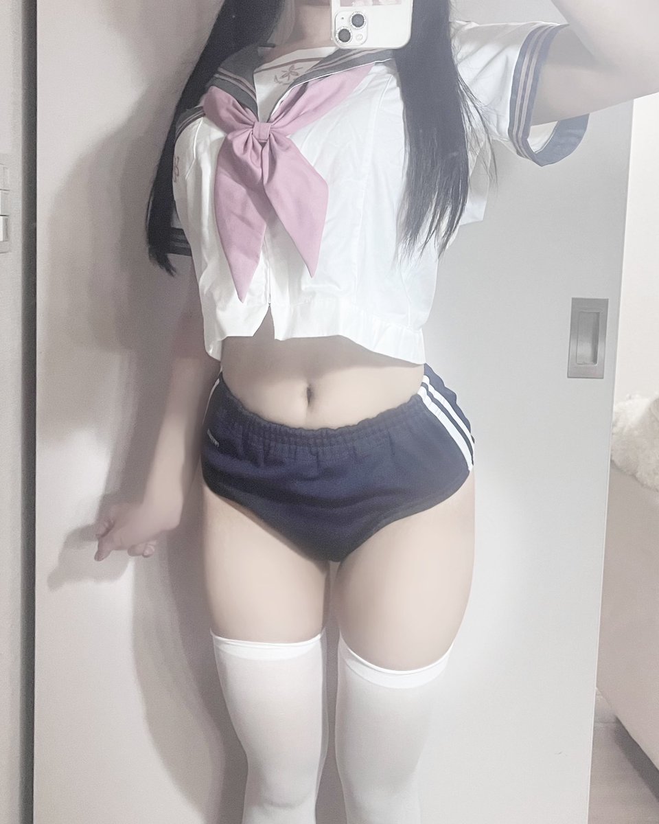 合法JKコスしてみた
by 23歳デカ下半身イラストレーター 