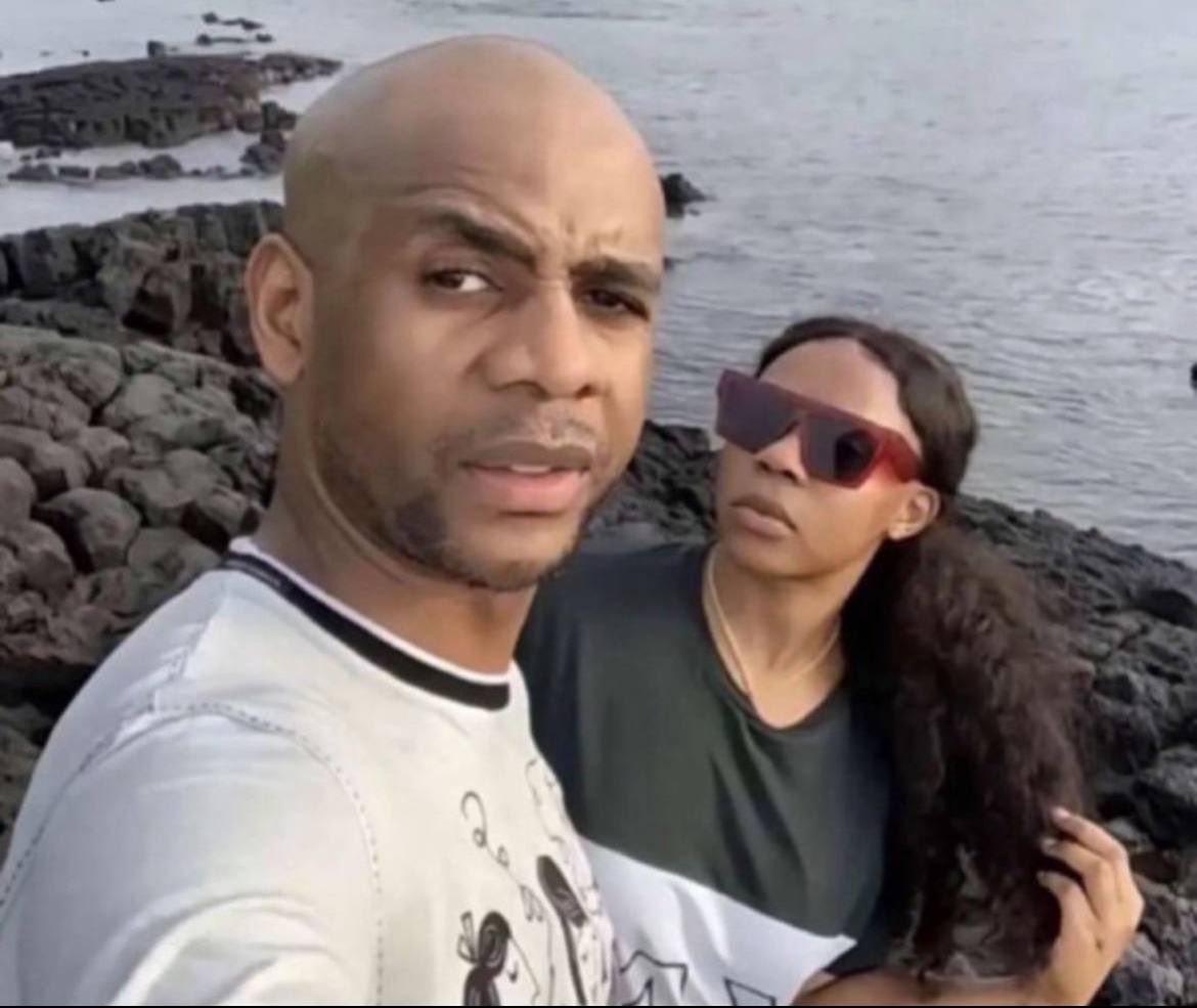 Honest30bgback's tweet photo. This man again and this time he did it in the beach with his friend wife 😂⬇️ https://t.co/TKKdXuep4i