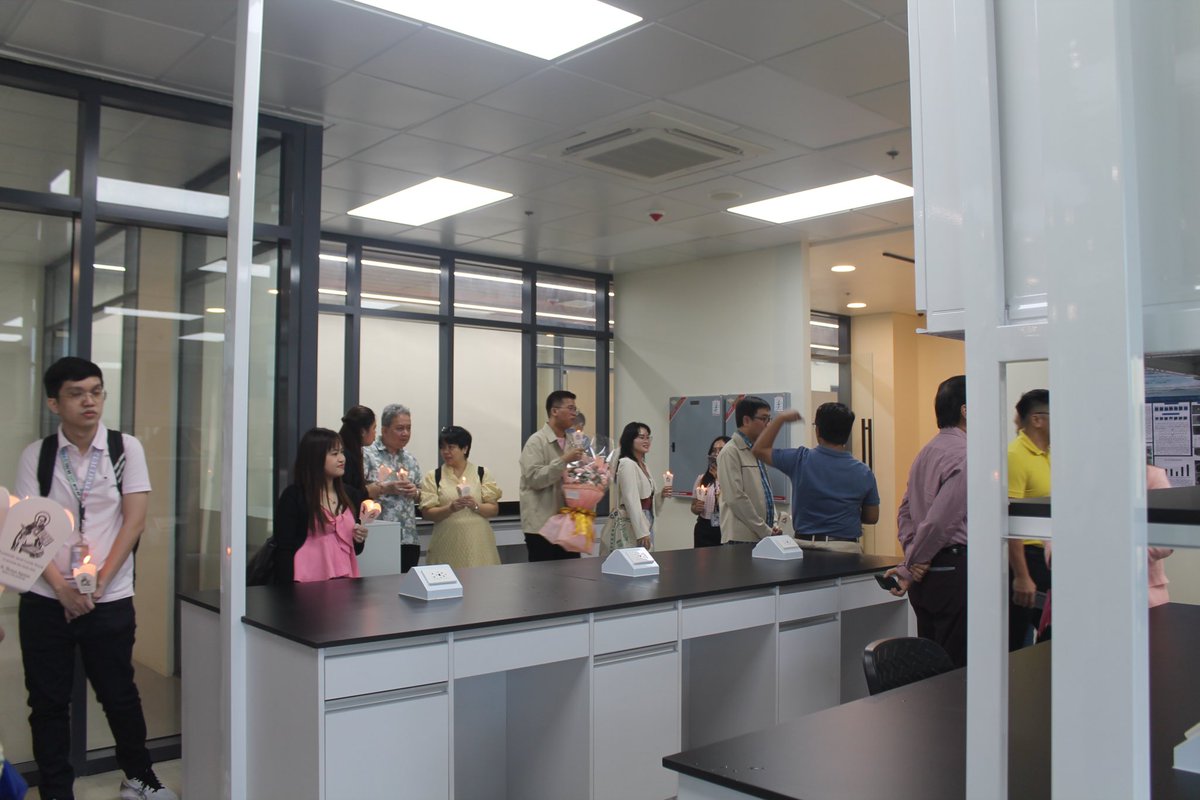 martin_theflame's tweet photo. LOOK: UST Santa Rosa campus new facilities at the Dr. Tony Tan Caktiong innovation center. | @abtheflame https://t.co/1ELQm3z6rd