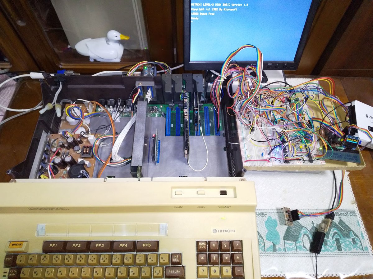 bml3mk5's tweet photo. ラズパイpicoのPIOを活用ということで、レベル3/S1用の仮想フロッピーディスクを製作。
とりあえず動くレベルになりました。USBメモリ内のd88ファイルにアクセスします。
レベル3はROMが必要なので、別途回路を作りました。
一通り動いたのでプリント基板におこそうかな。
#ラズパイ #BML3 #MBS1 https://t.co/YRRNsxZfX5