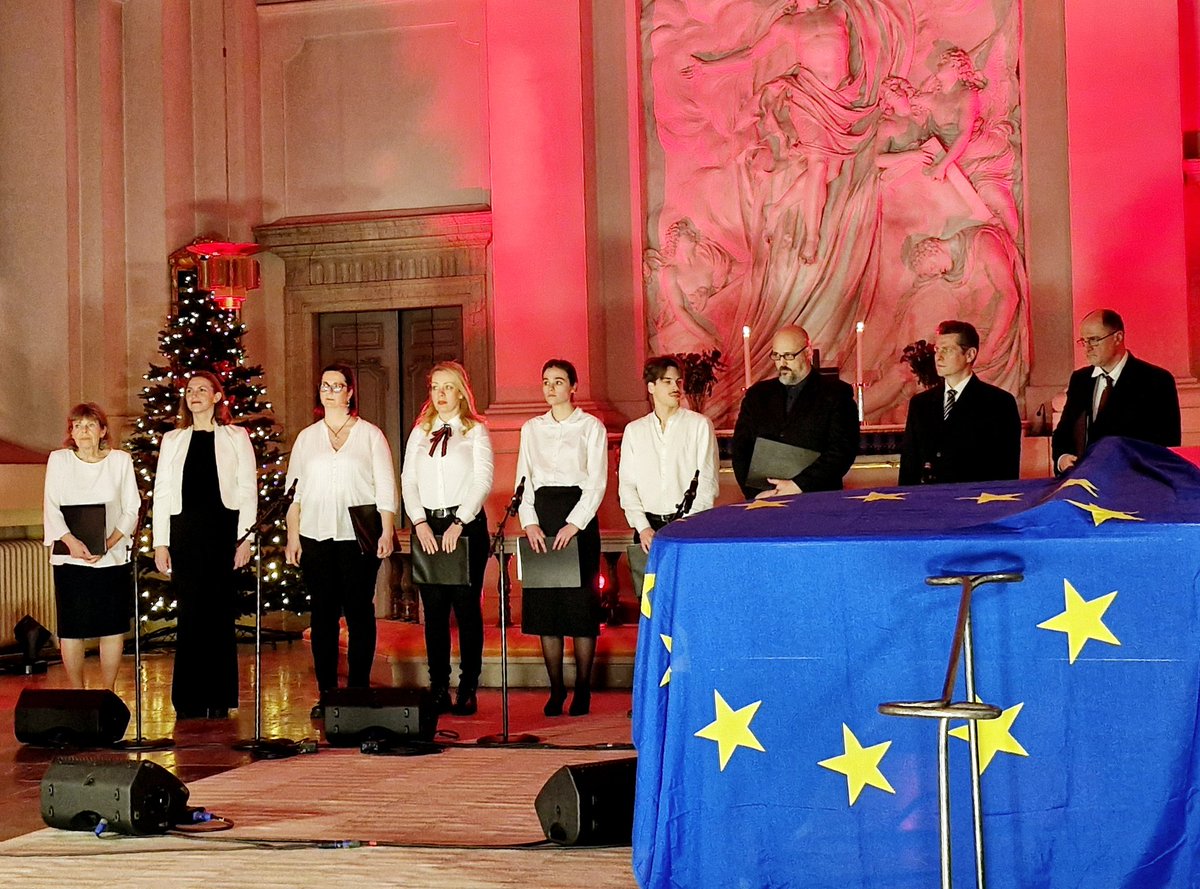AmbAdrienMuller's tweet photo. EU Xmas concert in Stockholm with 21 Member states. Congrats to the Stockholm Hungarian Choir for representing 🇭🇺 with such a beautiful performance. Organised by @EC_StockholmRep and EUNIC https://t.co/Hgb2PxYzuO