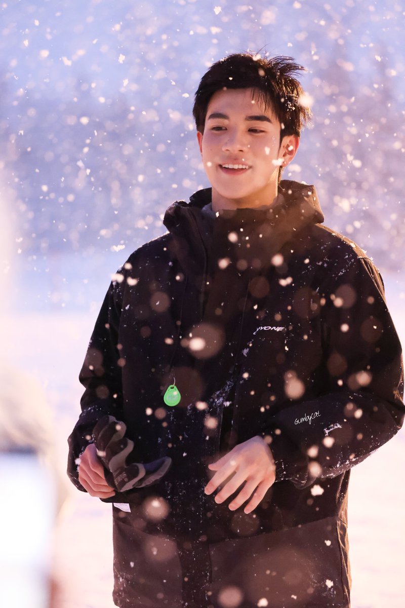 Gumbycat3's tweet image. หิมะตกหนักทำโฟกัสหลุดหมด แต่แสงสวย ใดใดคือลูกหล่อมากกก 
#NEKKOxGFINHOKKAIDO
#NEKKOxGEMINIFOURTH 
#Fourthnattawat