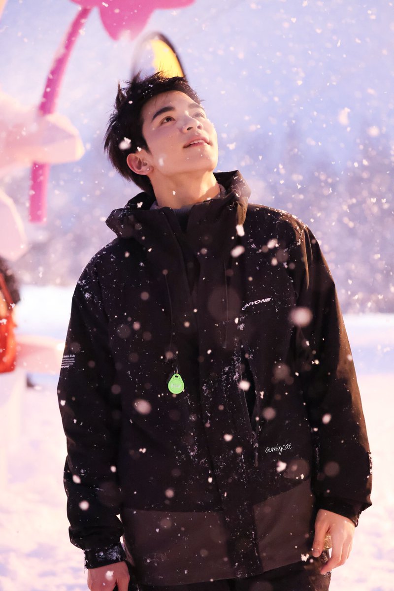 Gumbycat3's tweet image. หิมะตกหนักทำโฟกัสหลุดหมด แต่แสงสวย ใดใดคือลูกหล่อมากกก 
#NEKKOxGFINHOKKAIDO
#NEKKOxGEMINIFOURTH 
#Fourthnattawat