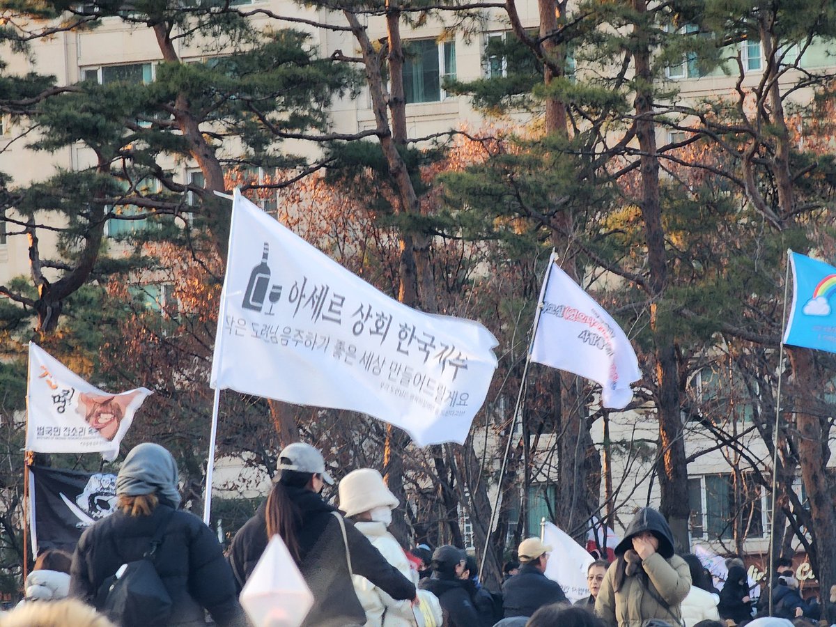 maybecatlover's tweet photo. 문송안함 깃발있어서 두눈을 으심함
재와...강의....도시?!?!?!???
아세르....상회!??!?!?!??? https://t.co/EqPJL3Fvik