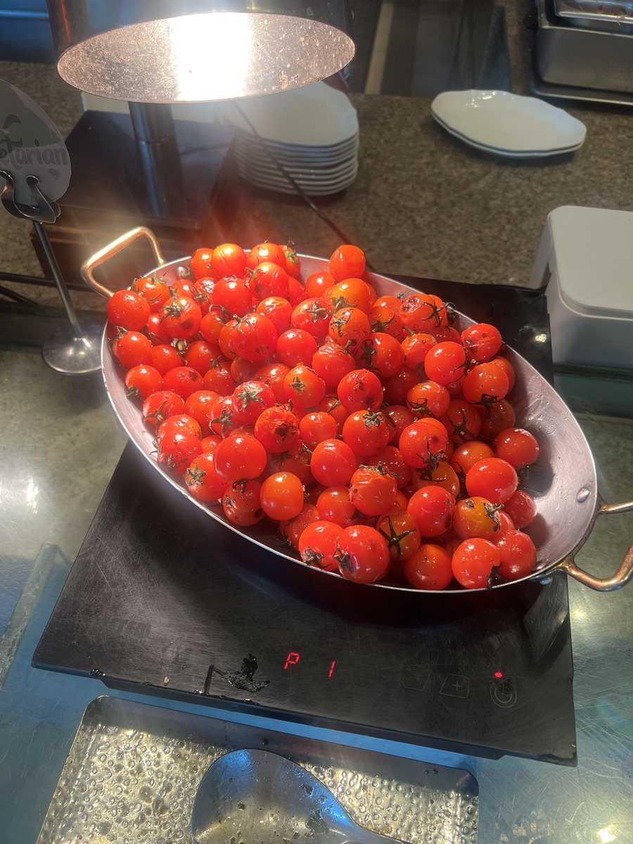 sandybandz's tweet photo. 🍅❤️ https://t.co/tYpwCUCOh6