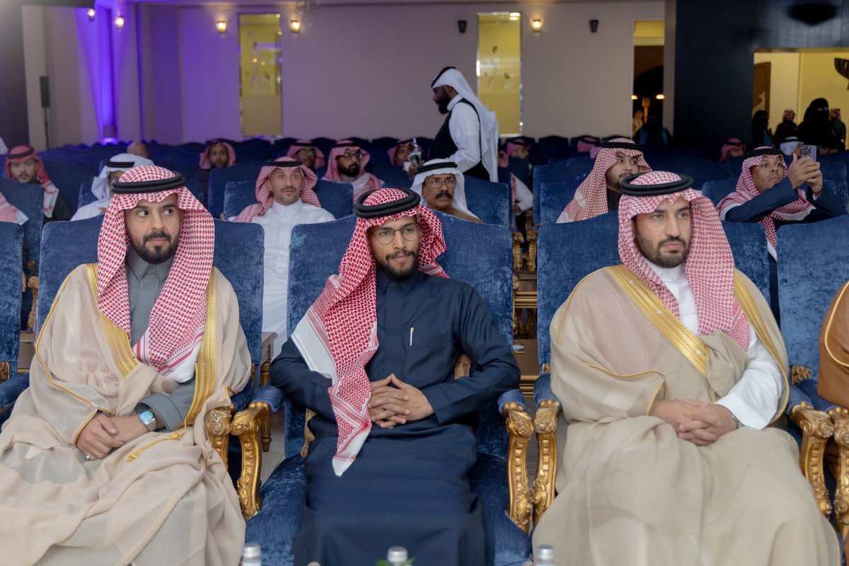 ADabanumay's tweet photo. سعدنا في #غرفة_المجمعة
برعاية صاحب السمو الملكي الأمير فيصل بن بندر بن عبد العزيز ال سعود أمير منطقة الرياض لـحفل 
#جائزة_محافظة_المجمعة_لريادة_الأعمال في النسخة الثالثة وذلك 
بحضور سعادة محافظ المجمعة الاستاذ سلطان بن سعد السديري وسعادة وكيل وزارة التجارة الأستاذ عبدالسلام المانع والكثير من المهتمين بقطاع المال والأعمال.

وقد جائت الجائزة بطريقة مميزة حققت الهدف من إقامتها بالتعريف بالمشاريع المبدعة وتشجيعهم لمواصلة مسيرة العطاء في وطننا الغالي.
شكراً لمن كانت له بصمة جميلة في هذا الكرنفال والمباركة لمن حالفه التوفيق ومزيداً من التقدم .