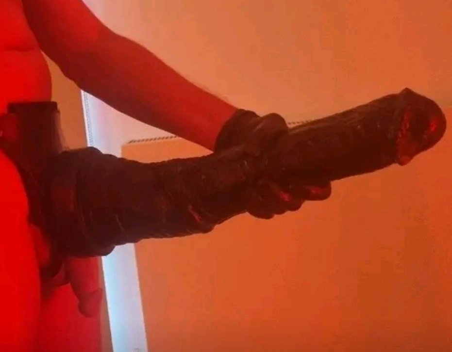 hotFFuk's tweet photo. Pic of one of my FFbuddies wearing a strap-on harness with Mr Hankey Centaur XXL attached. It looks huge,  and that's because it's about 15 inches long! Have been fucked with it up to about 1-2cm from the base (it's widest point!). Oink 😈🐷⭕ #gaystrapon #gaykink https://t.co/CchqVQKkDg