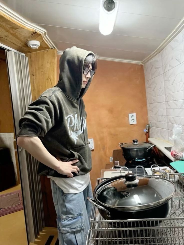 boysshht's tweet image. Ujan² gini adem sepoy². Enaknya ngapain?