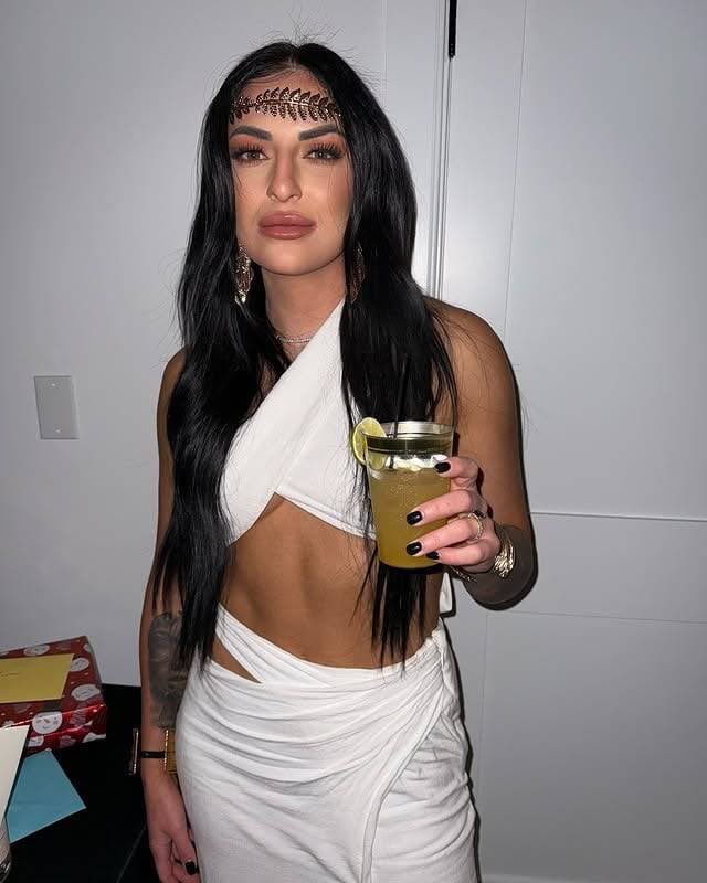 SquareUpDevil's tweet image. Drink like a king, fuck like a god.