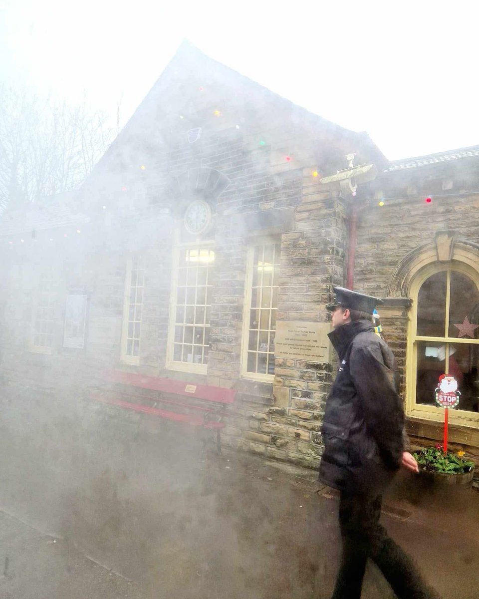 JuBlencowe's tweet image. #Howarth Station Steam Train Leaving