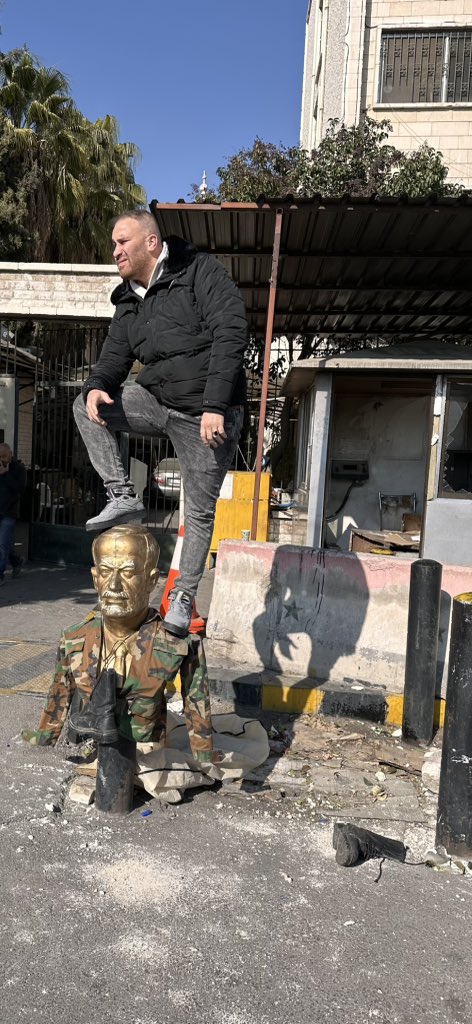 داعس على رأس الأسد 
من قلب العاصمة  السورية دمشق 

#سوريا_الان #دمشق #لبنان