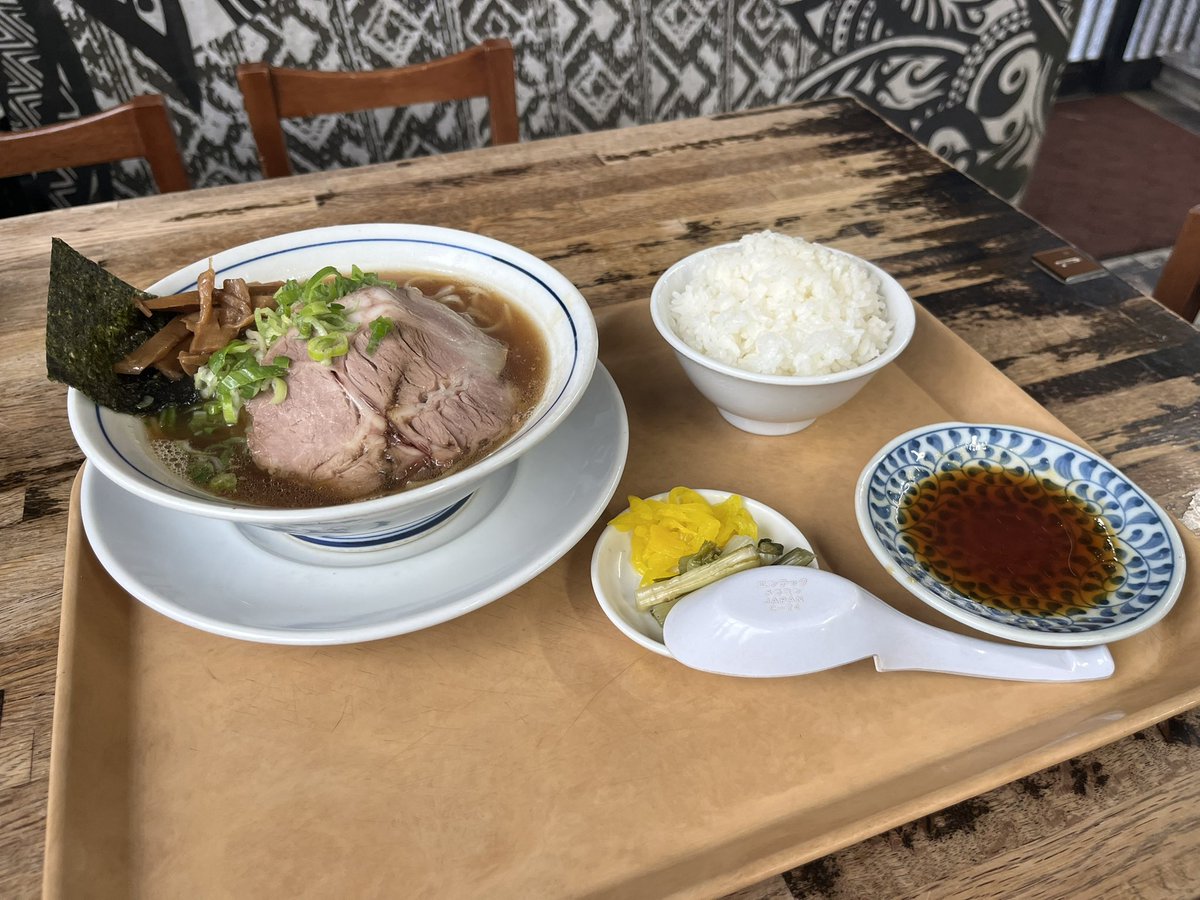 mi7330104's tweet photo. 飯山市イナリ食堂さん
1050円セットの半ラーメン＋餃子2個です。
これは半ラーメンなのか🤔🤣
＃飯山市　＃イナリ食堂 https://t.co/gdfON3AbGF