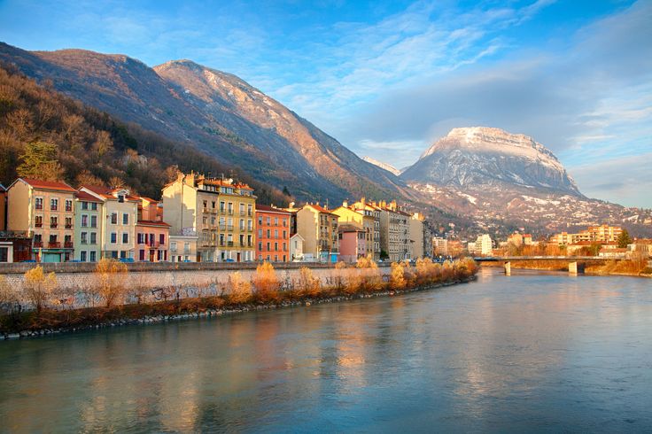 🚶‍♂️🌓Aujourd'hui, les militants d'Équinoxe Isère sont sur le terrain dans la 1ère circonscription !

📍 Retrouvez-nous dans le quartier de l'Abbaye, au centre-ville de Grenoble et dans bien d'autres secteurs de la circonscription pour échanger !

#Grenoble 
#Isère