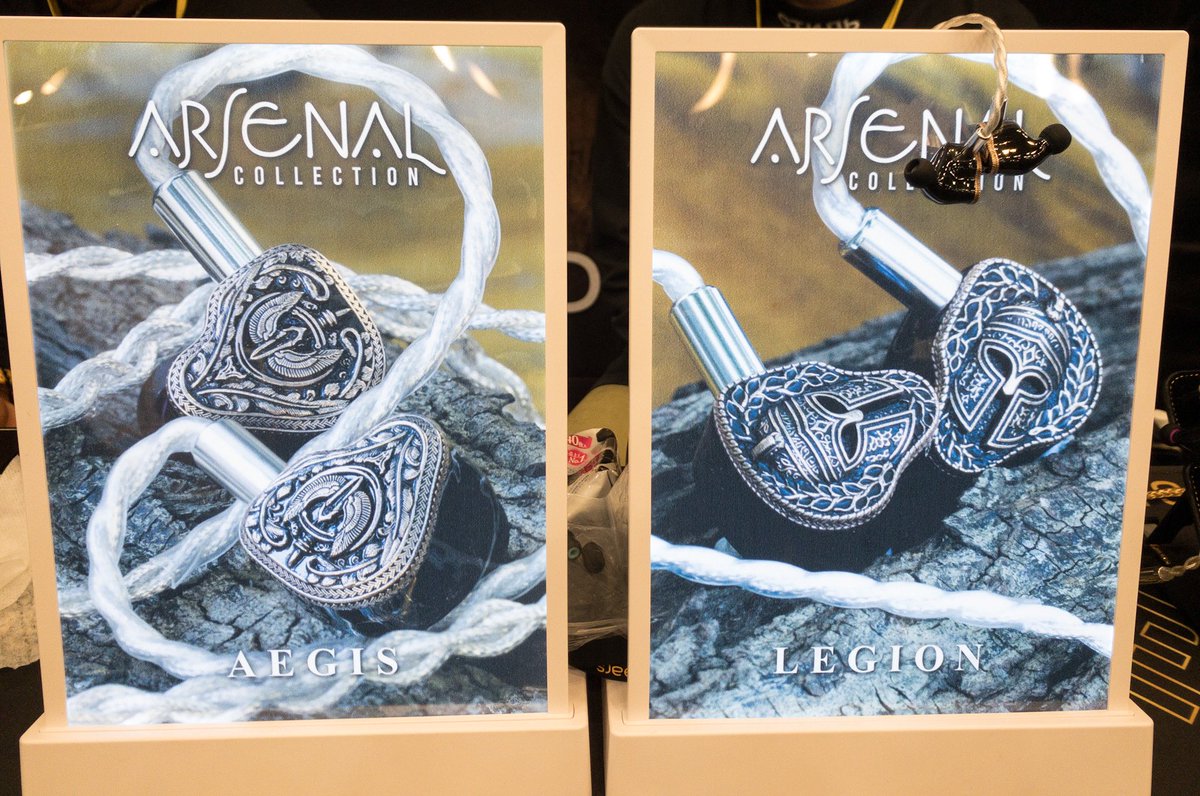 pontax3's tweet image. flipearsの新作「AEGIS」と「LEGION」。
写真だと銀色っぽく見えるけど実物はもっと銅色寄りの色合い👀
AEGIS：1×BCD、1×DD $500
LEGION：1×BCD、1×DD、1×EST $800
AEGISは中低域寄りの音で、LEGIONの方がバランスが良い印象👍🏼
フェイスプレートは好き好きだけど、シンプルなものも来年出す予定と💡