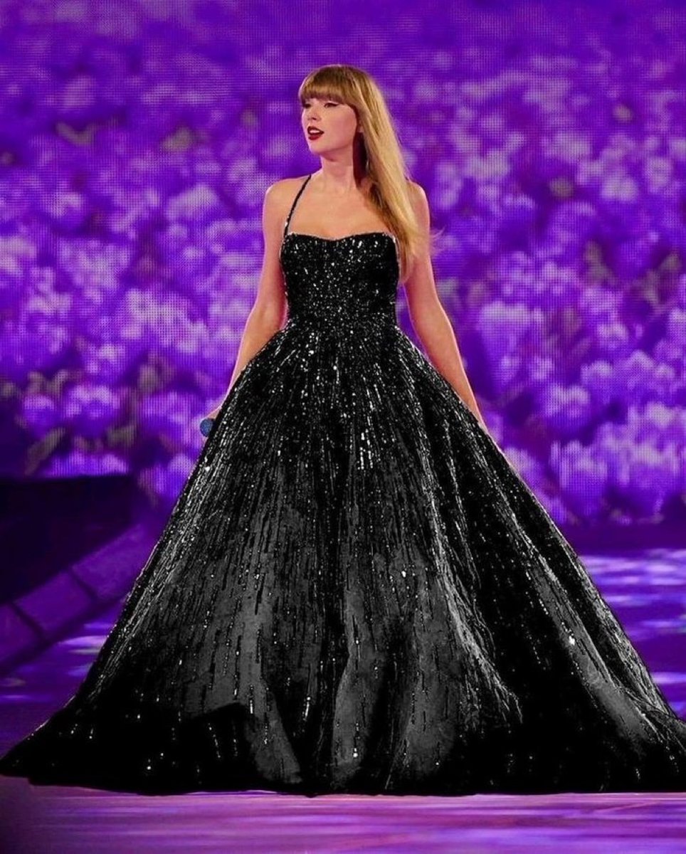 kush07_'s tweet image. 🚨 Taylor Swift debuts a black Speak Now (Enchanted) era outfit at today’s show 💜 #LATSTheErasTour