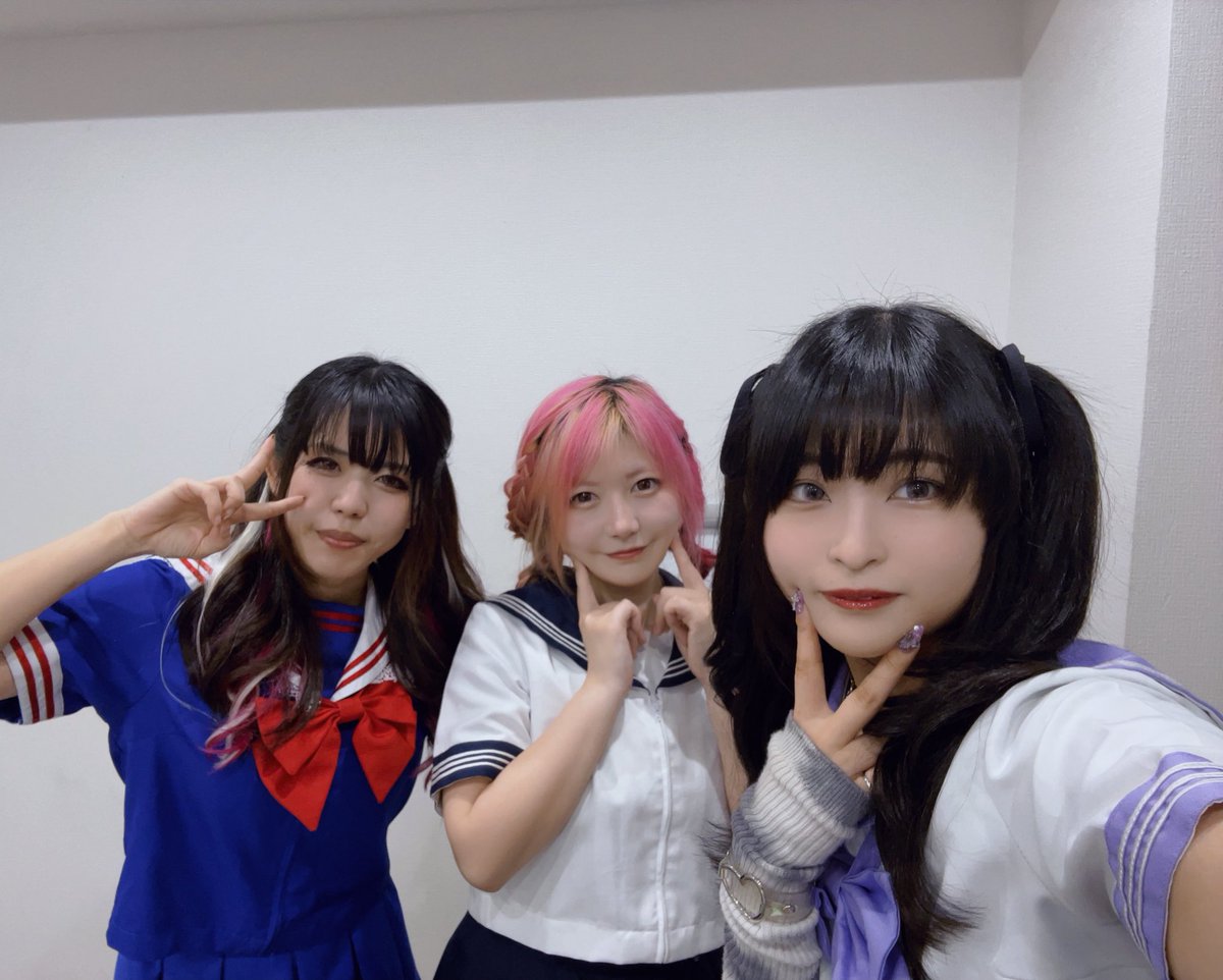 notyumebut's tweet photo. 本日❕新宿SAMURAIさんにてめたみゅー祭でした、ありがとうございました🤍

メンバーのもなさん(髪色ぴんく可愛かった)は初めましてで、マサチコさんとは2回目！ももえさんとも久しぶりに会えて嬉しかった～

#平成墓嵐 https://t.co/Fd0l0wDWRi