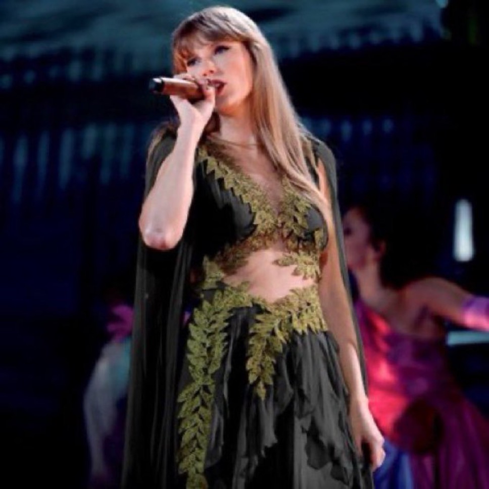kush07_'s tweet image. 🚨 Taylor Swift’s ‘folkmore’ era outfit at today’s show! #LATSTheErasTour 🩶🤎