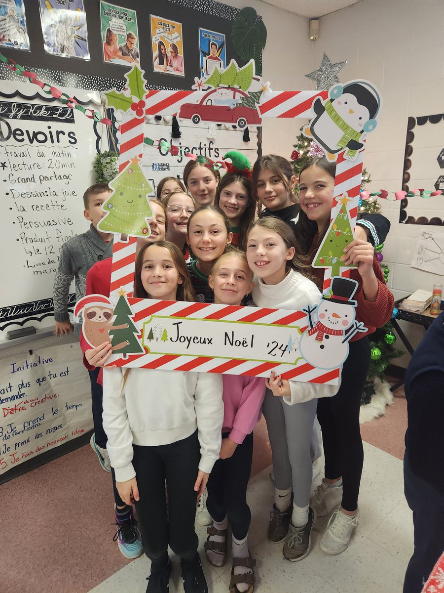 Aujourd'hui, nous avons pris le temps de célébrer Noël en famille. Merci aux parents, grands-parents, frères et sœurs qui ont pu nous rejoindre!