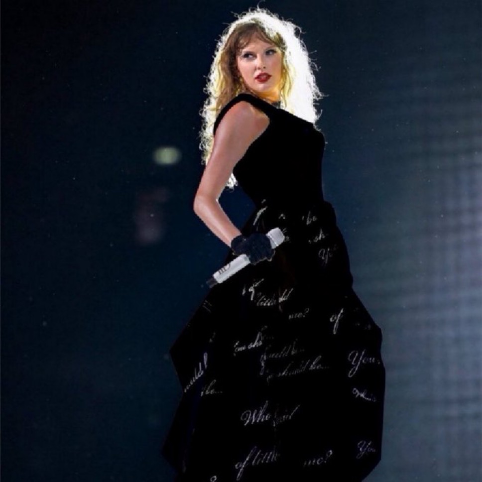 kush07_'s tweet image. 🚨 TAYLOR SWIFT STUNS IN NEW OUTFIT FOR ‘THE TORTURED POETS DEPARTMENT’ AT #LATSTheErasTour  #TSTheErasTour 🤍