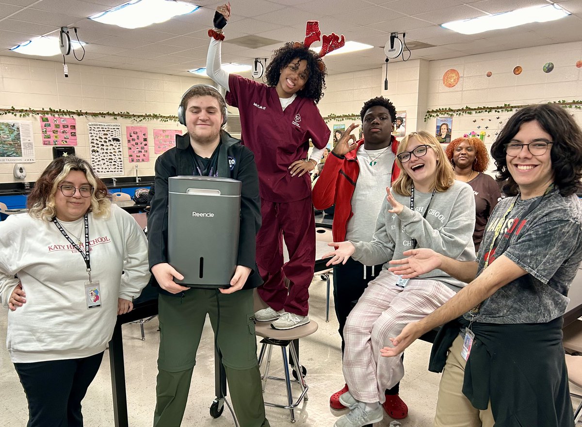 Kelly Knight tweet media