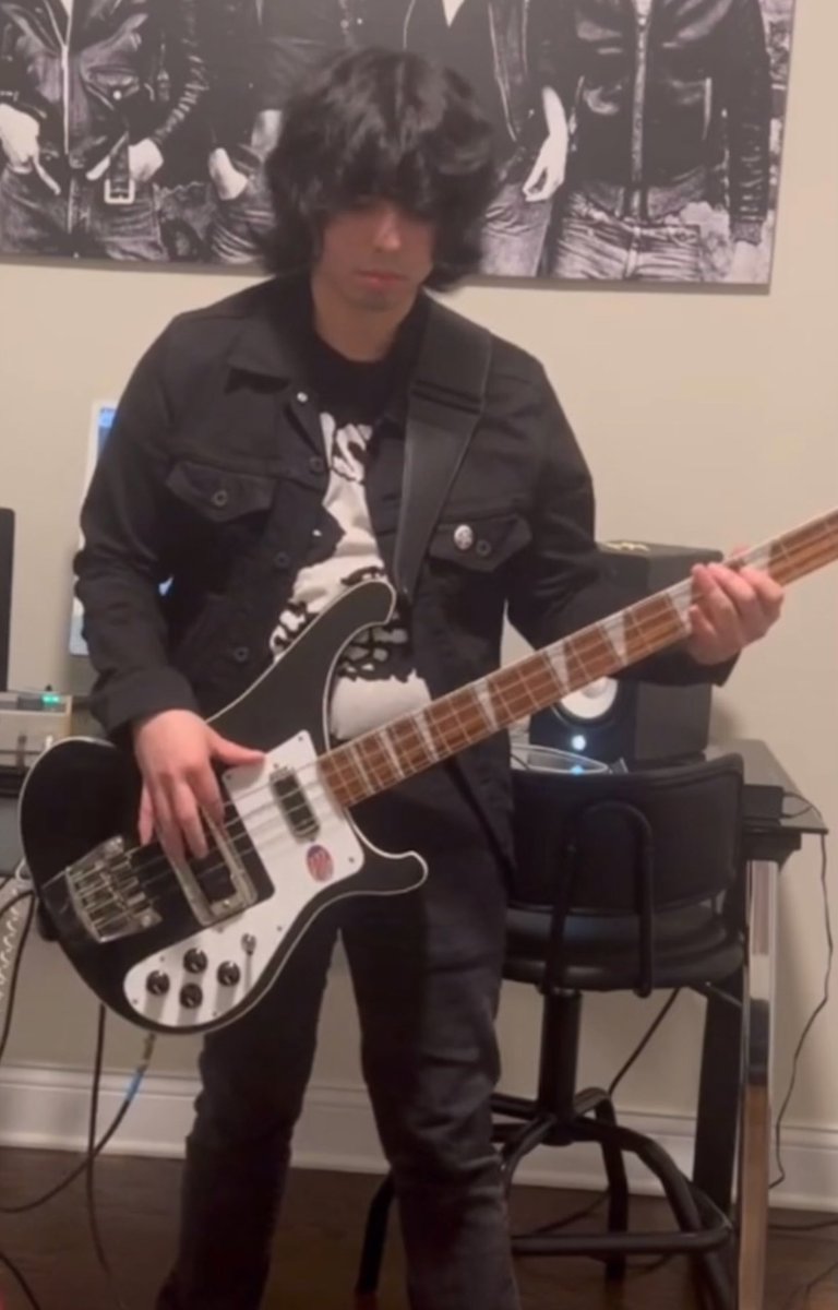 ruthless_vision's tweet photo. Introducing our new Bassist
Adrian Estrada

#femalefrontedband #guitarist #rockdrums #keyboardplayer #bassplayer #hardrock #outnow#jamsessions #bandlife #jammingout #studiomusic #newsongs #instamusician #spotifyartist #chicagorock #unsignedartist #poprocks
#alternativerockmusic https://t.co/koU6bWpzw5